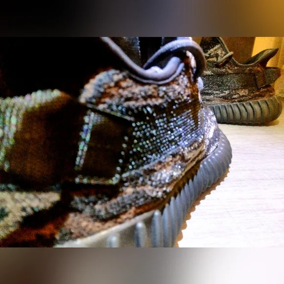 --Adidas-- "Yeezy Boost 350 V2" (MX Rock).... like new - Picture 9 of 9